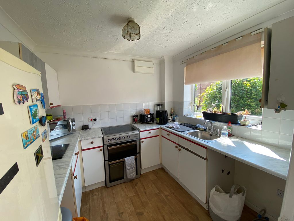 Property photo 3 of 4 Kitchen