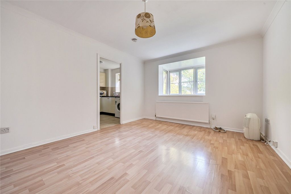 Property photo 2 of 20 Picture No. 12