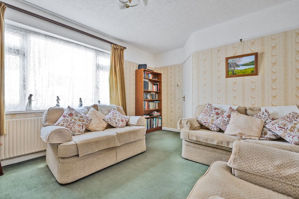 Property photo 3 of 16 Cedar Grove (8)