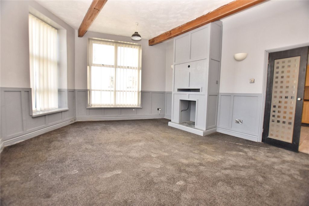 Property photo 2 of 14 Lounge