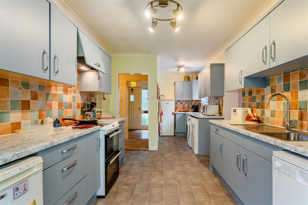 Property photo 3 of 32