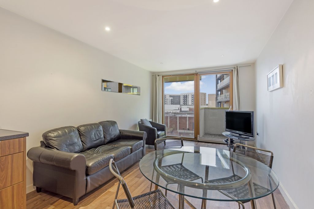 Property photo 2 of 9 Reception - Cutmore