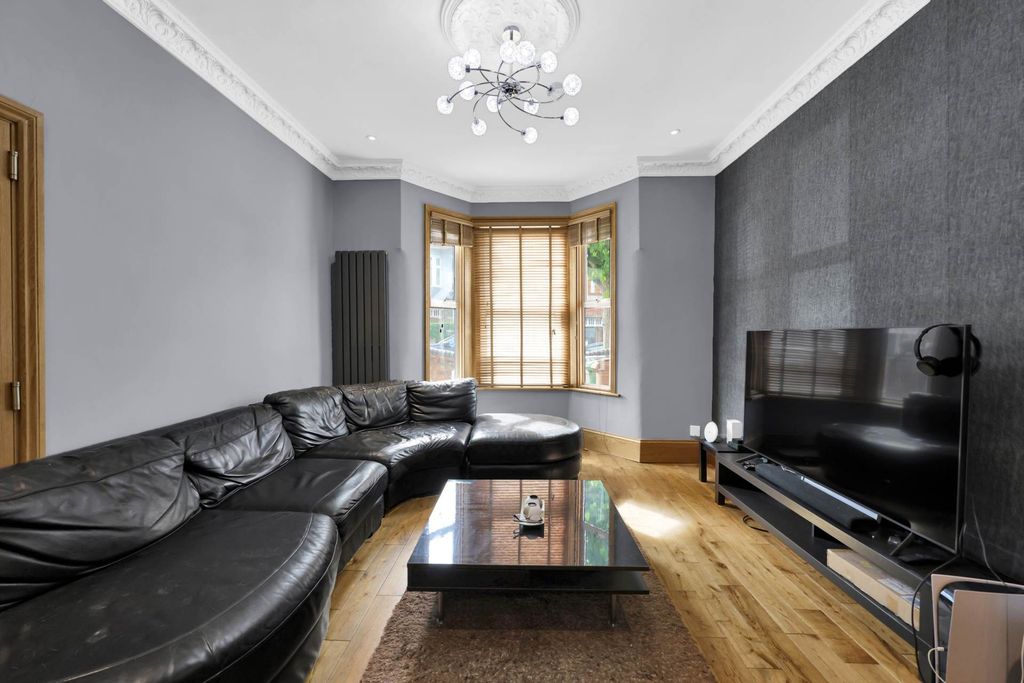 Property photo 2 of 24