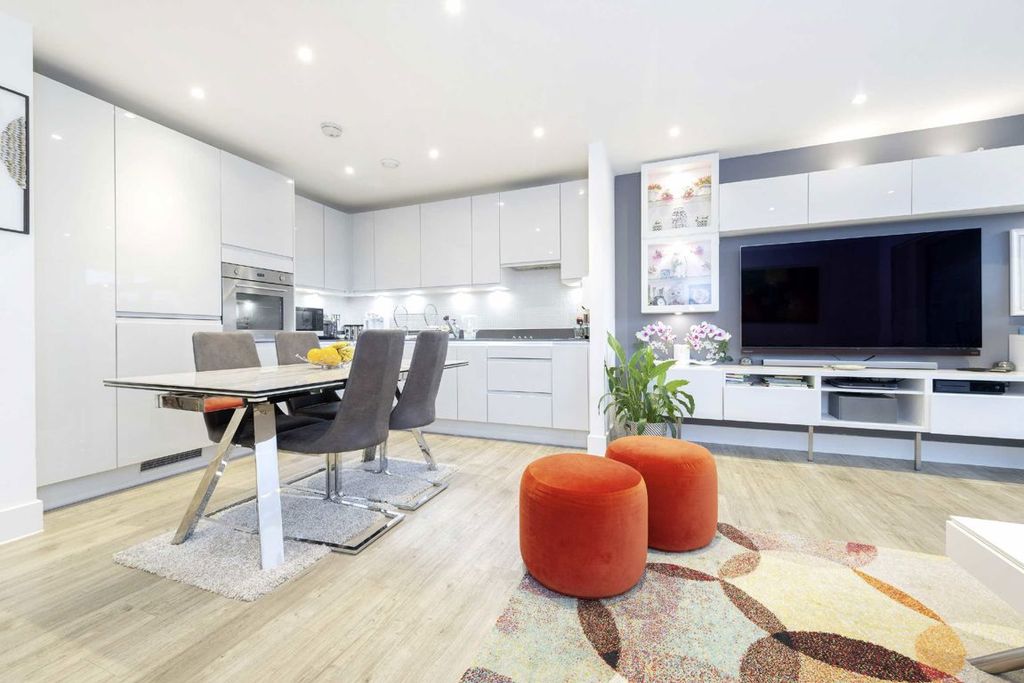 Property photo 2 of 8