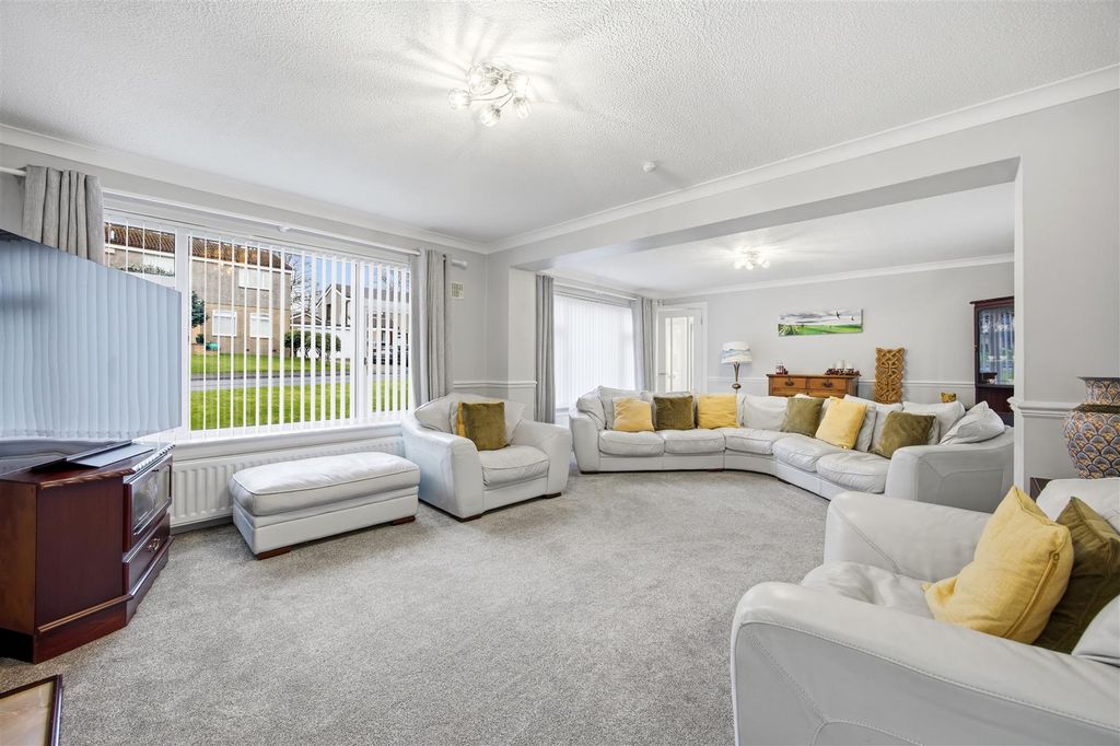 Property photo 2 of 31 18_Campbell_Place_Torrance_021.Jpg