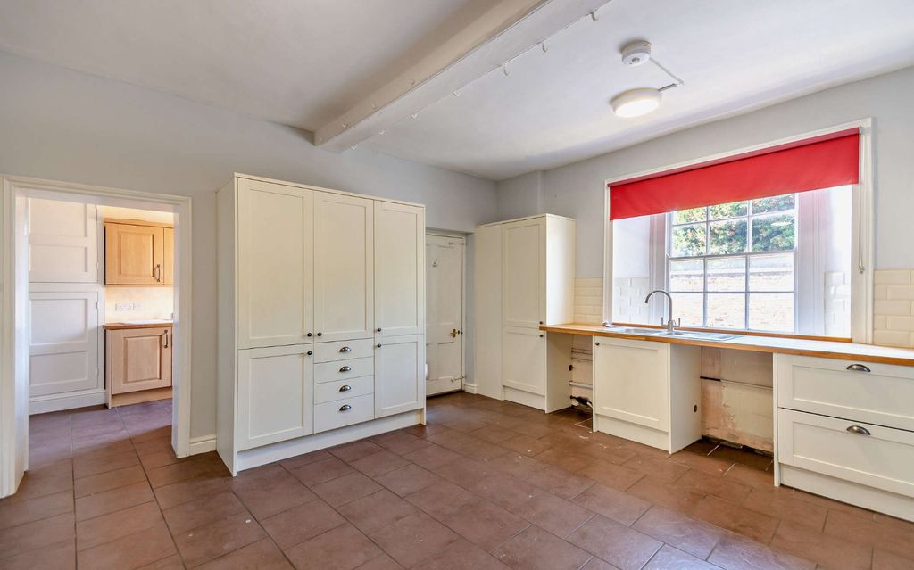 Property photo 2 of 18 Kitchen