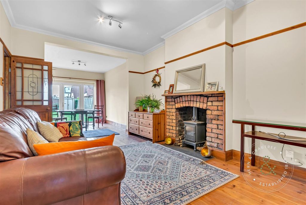 Property photo 2 of 22 Manor-Way-09.Jpg