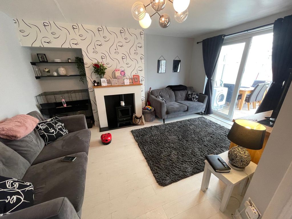 Property photo 3 of 14 57 Prince Thorp 13.Jpeg