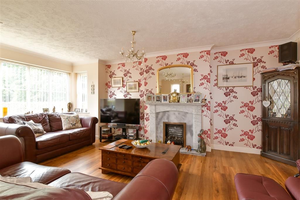 Property photo 2 of 14 Lounge