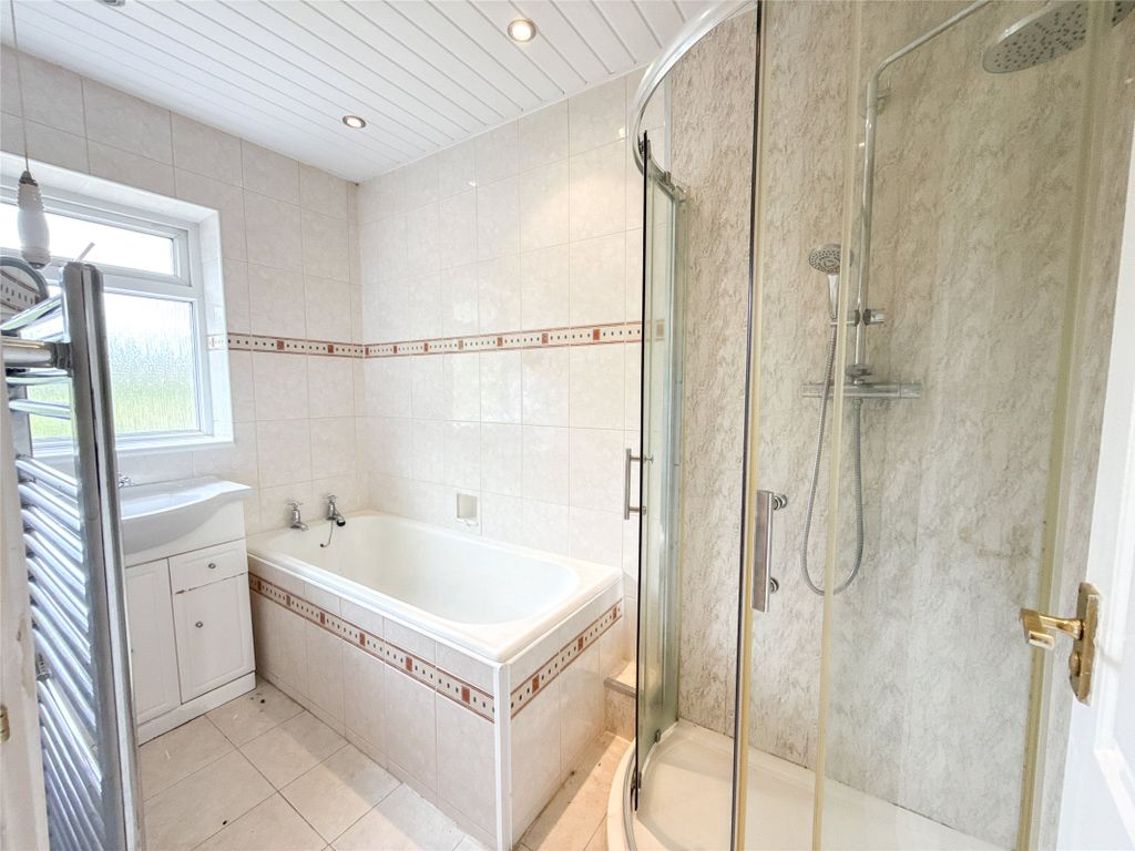 Property photo 3 of 32 Bathroom