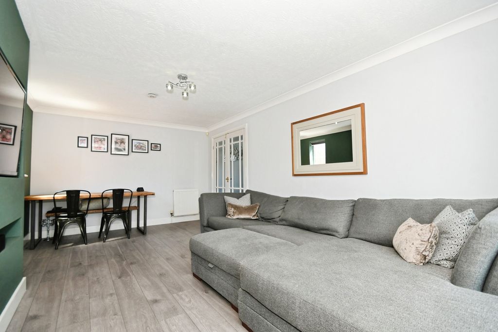 Property photo 2 of 17 Photo