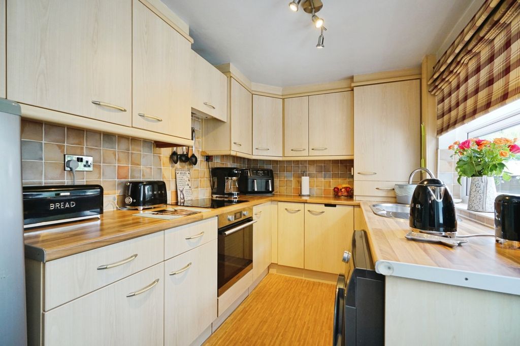 Property photo 2 of 15 Photo