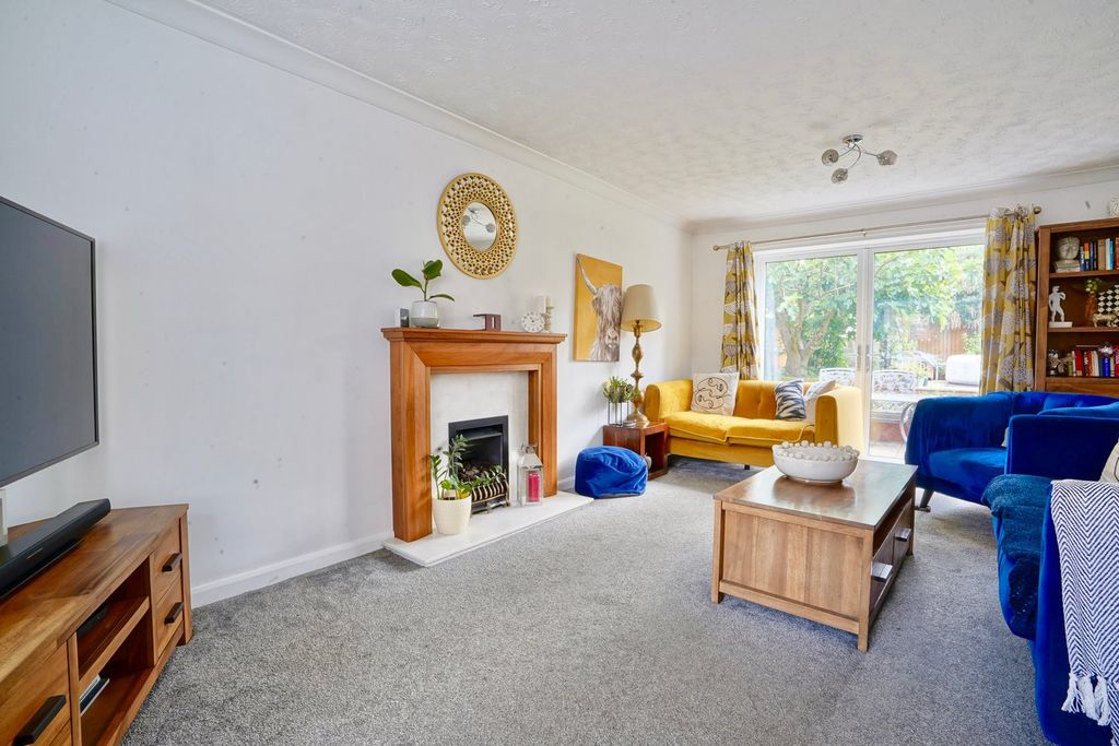 Property photo 2 of 21