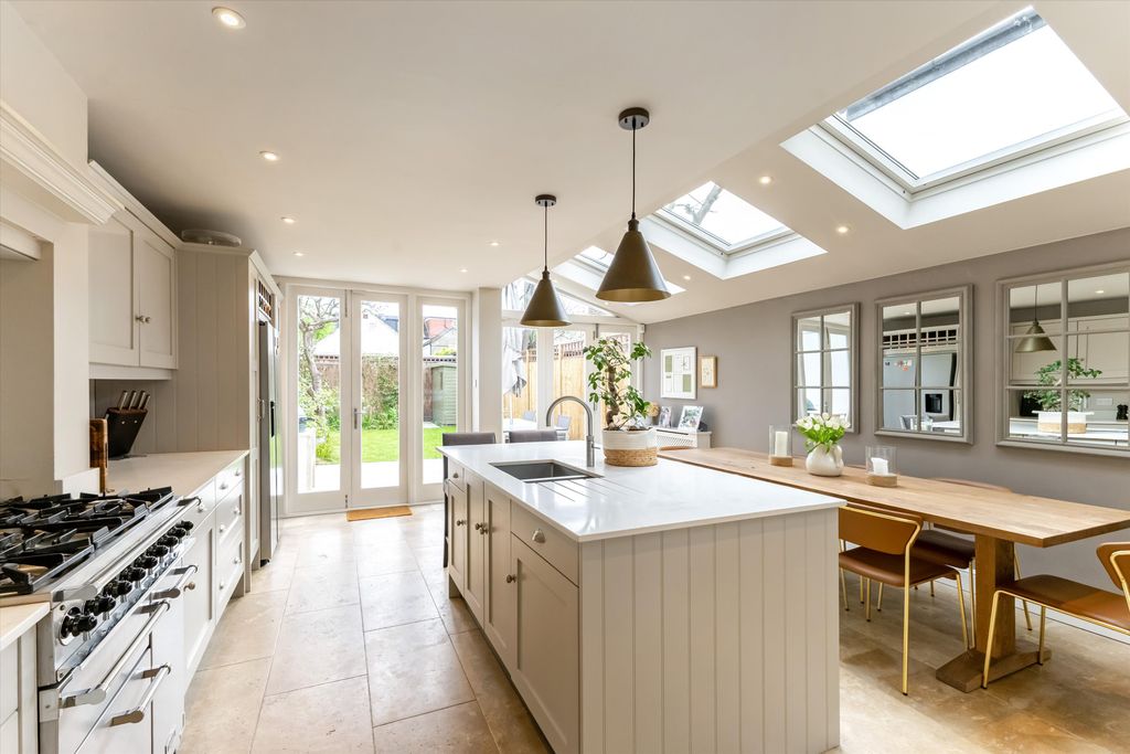 Property photo 2 of 24 Image