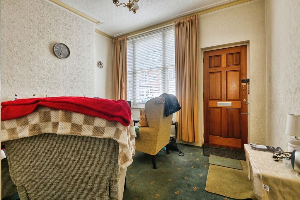 Property photo 3 of 21 6Hea2.Jpg