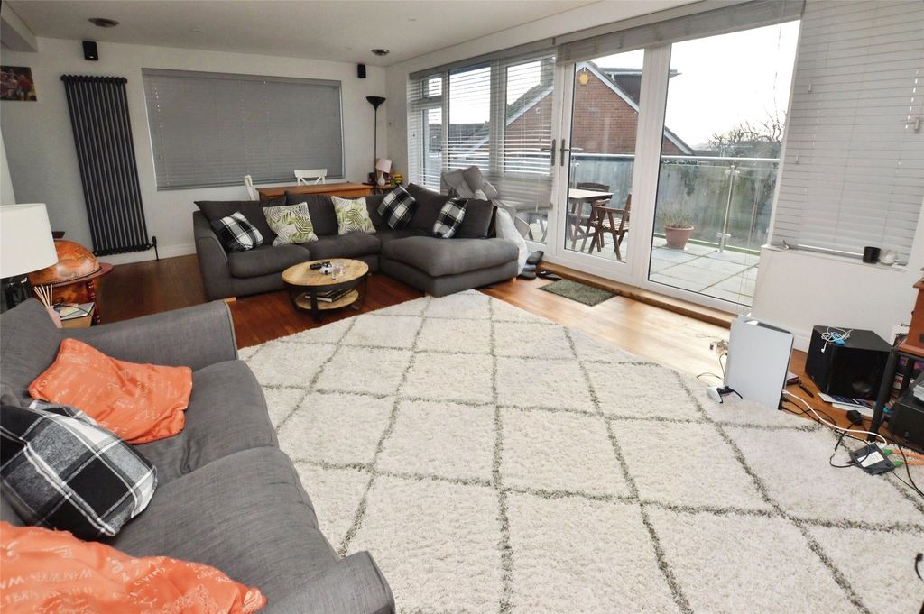 Property photo 2 of 35 Living Room