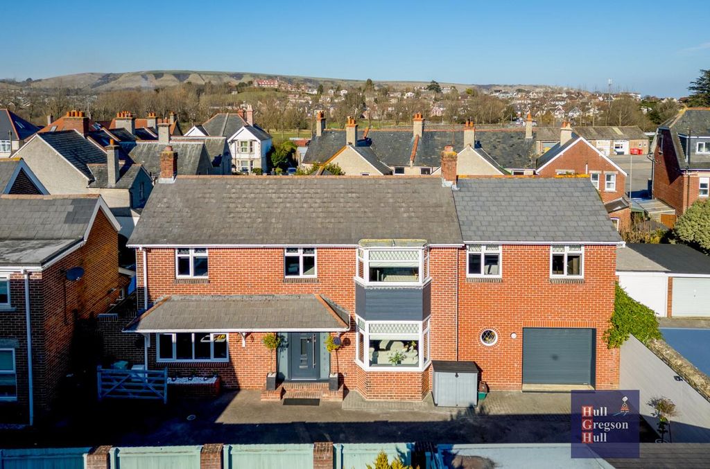 Property photo 1 of 22 F66F0Eac-c73A-4344-Af83-F995Bd61E7B2.Jpg