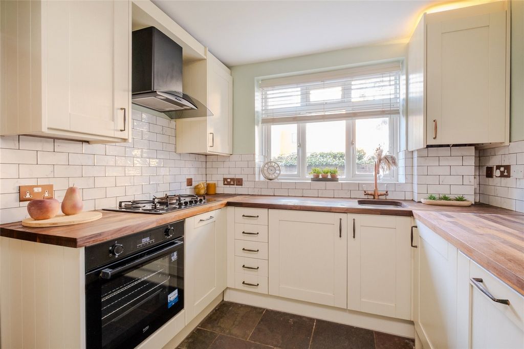 Property photo 2 of 10 Picture No. 11