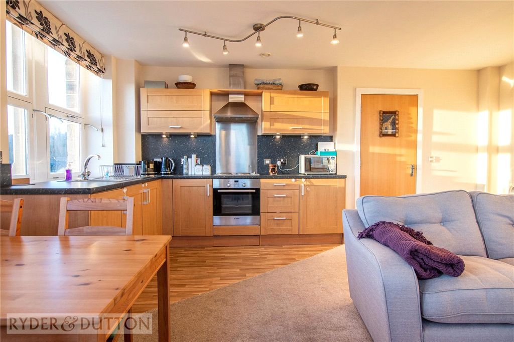 Property photo 2 of 16 Open Plan