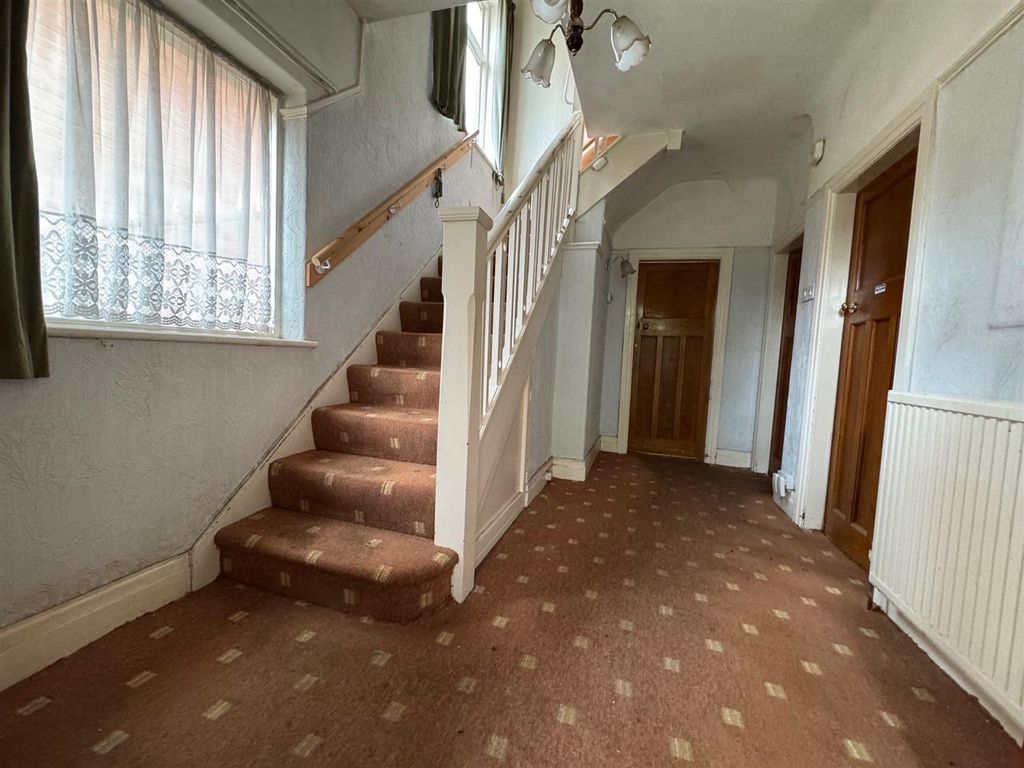 Property photo 2 of 16 Entrance Hall