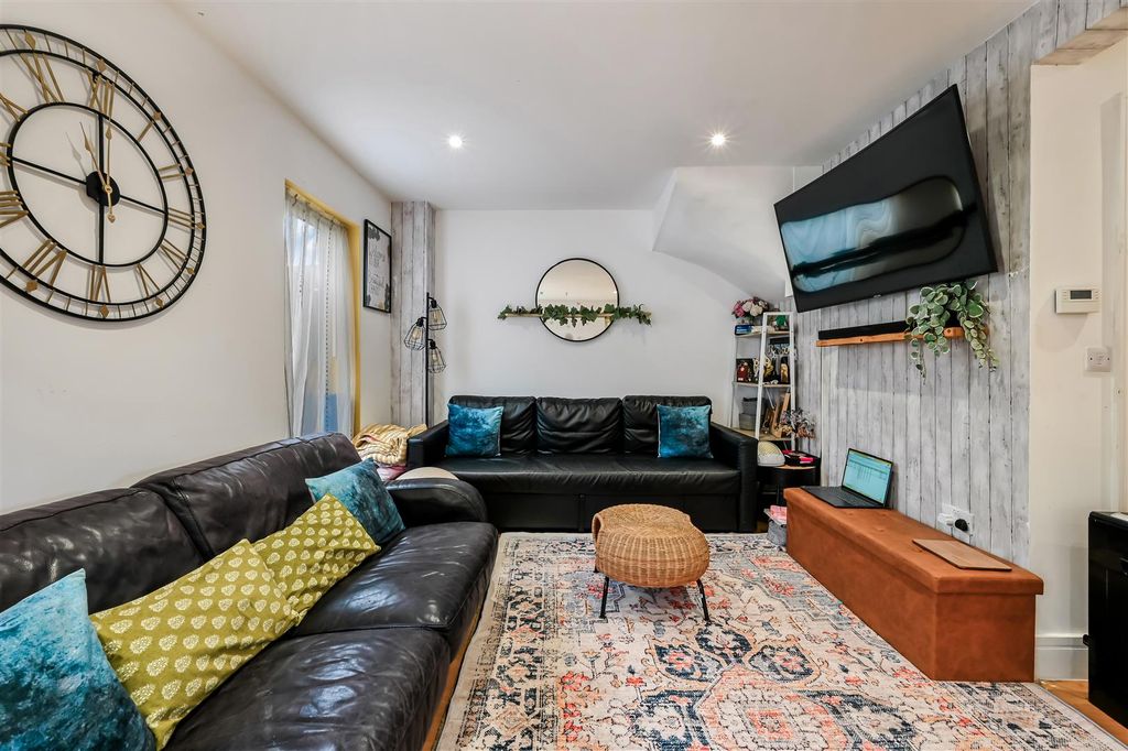 Property photo 3 of 12