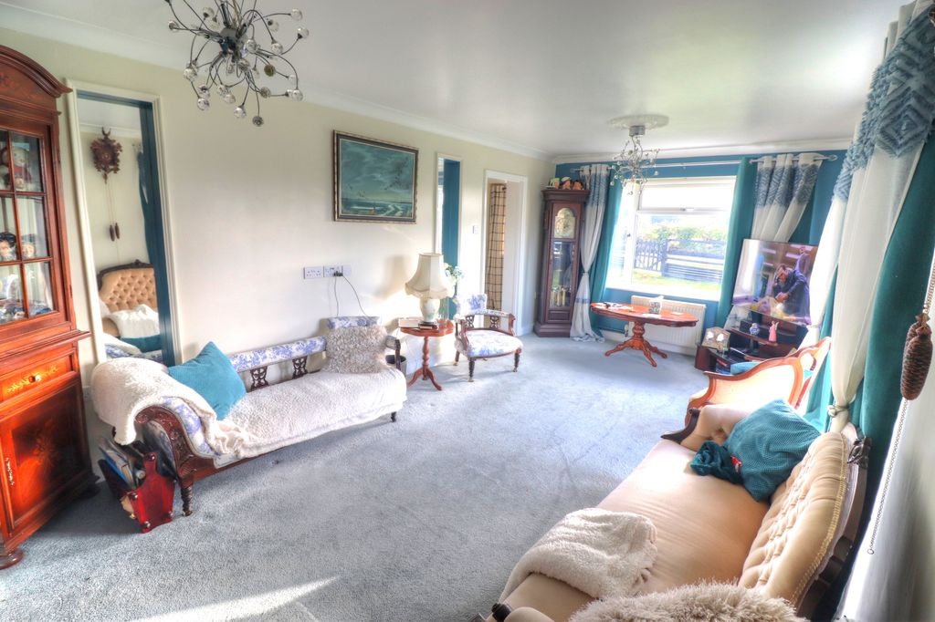 Property photo 2 of 20 Lounge 3