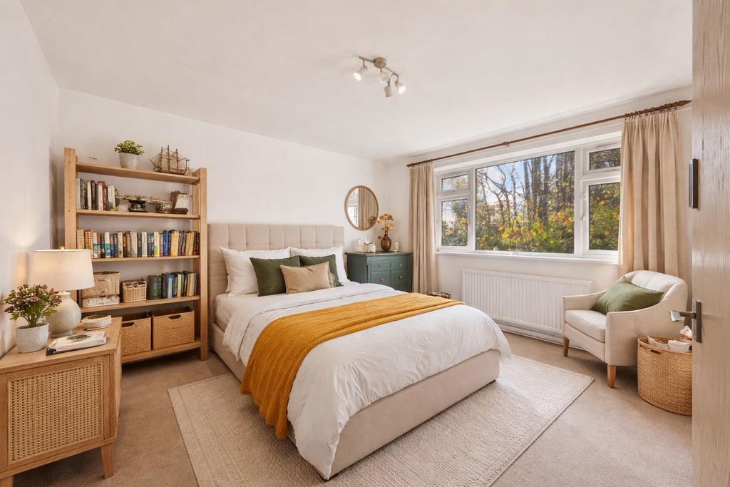 Property photo 2 of 12 Bedd3.Png