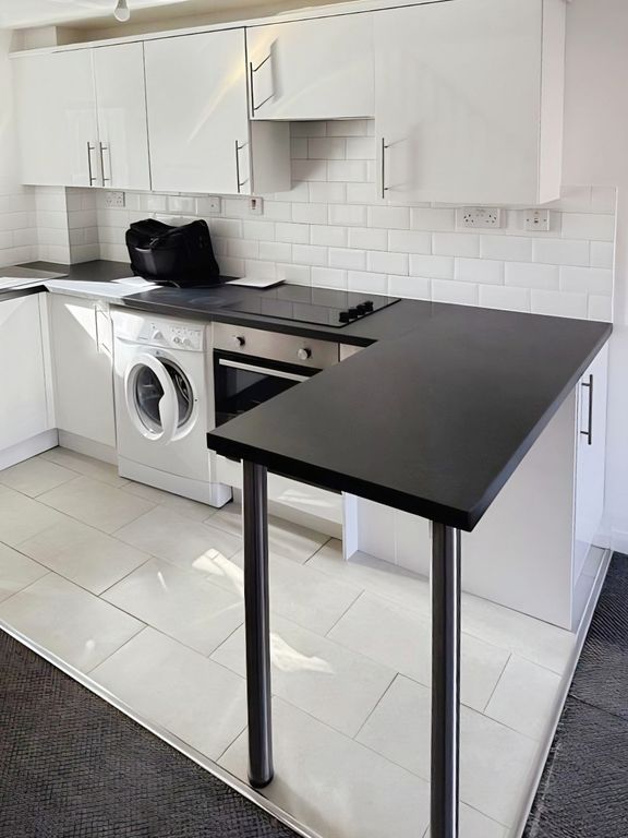 Property photo 3 of 12 Kitchen