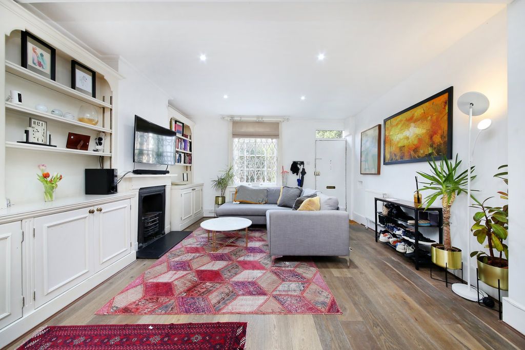 Property photo 2 of 18