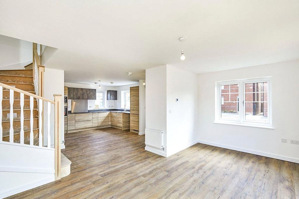 Property photo 3 of 8 Open Plan