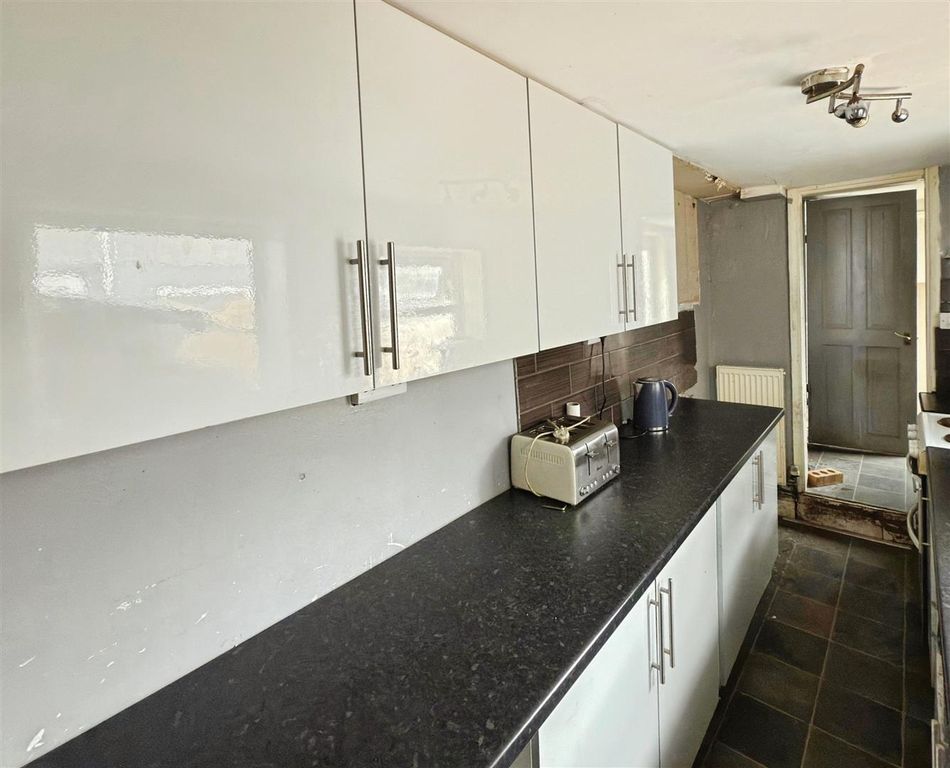 Property photo 2 of 9 17 Lawson Road (1).Jpg