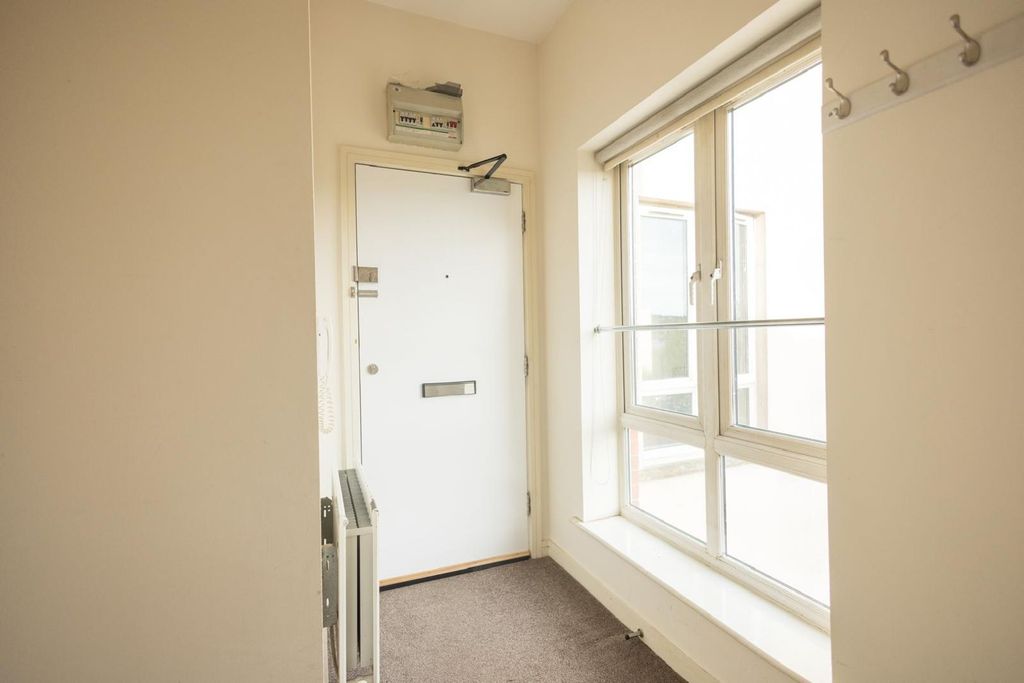 Property photo 3 of 10 Entrance Hallway