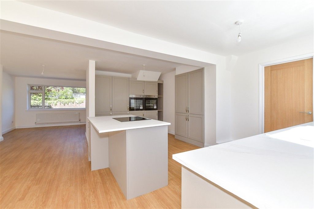 Property photo 3 of 16 Kitchen
