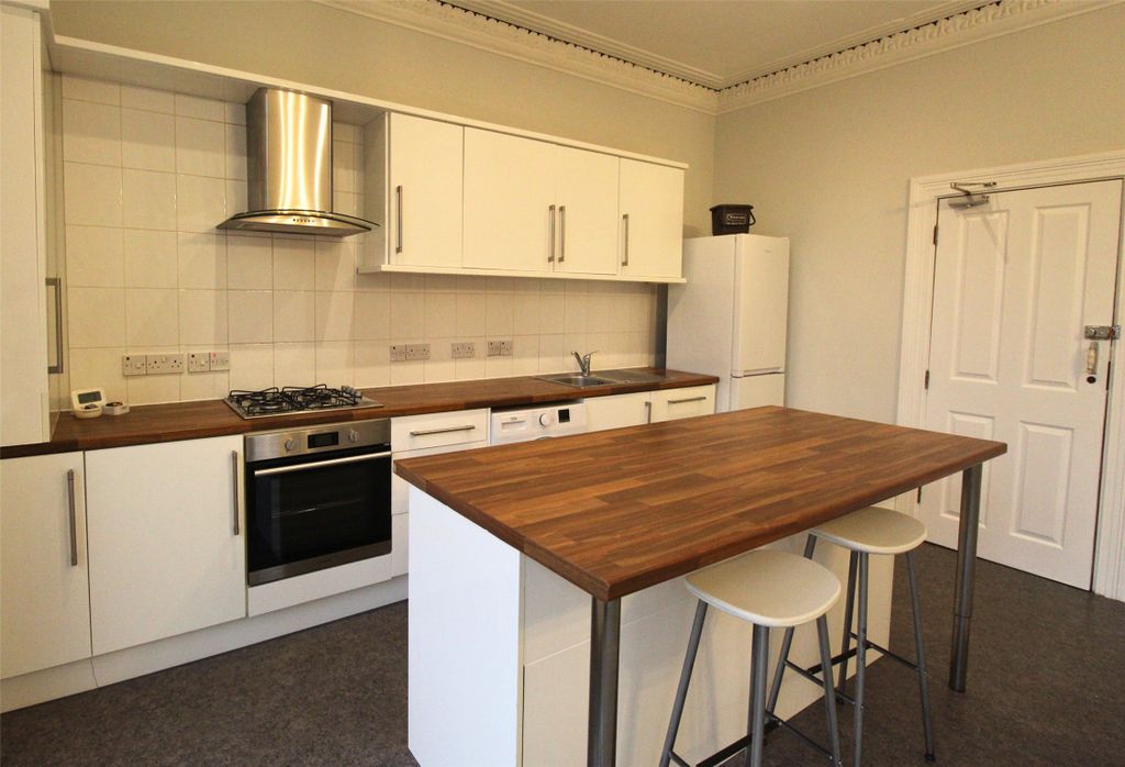 Property photo 3 of 7 Kitchen