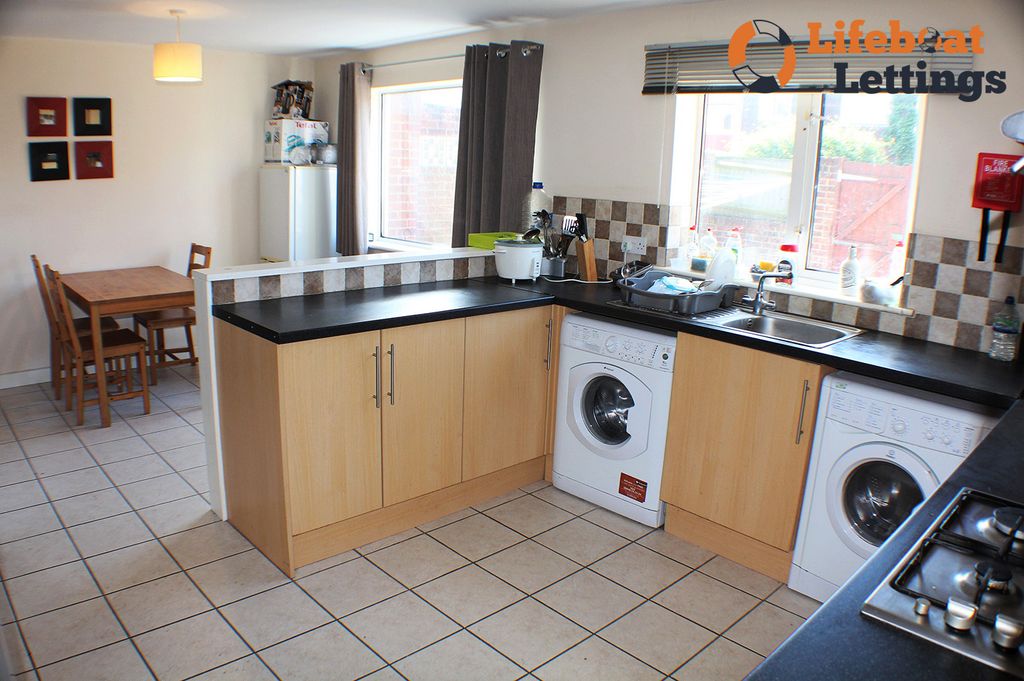 Property photo 3 of 6 Kitchen A