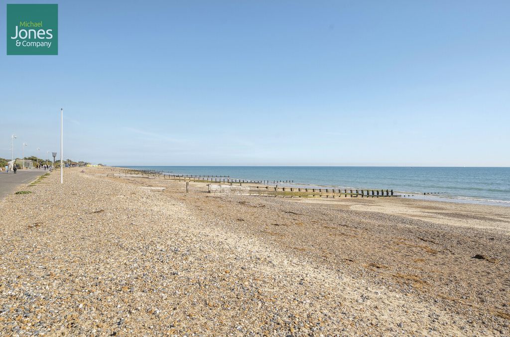 Property photo 2 of 9 Moments From The Sea