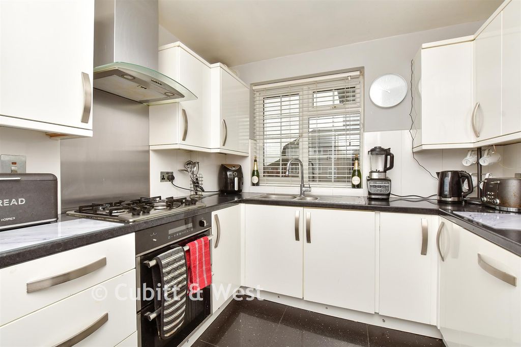 Property photo 2 of 17 Kitchen