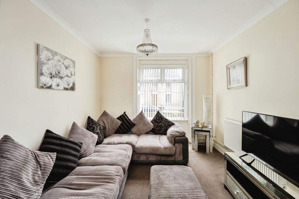 Property photo 2 of 17 Photo