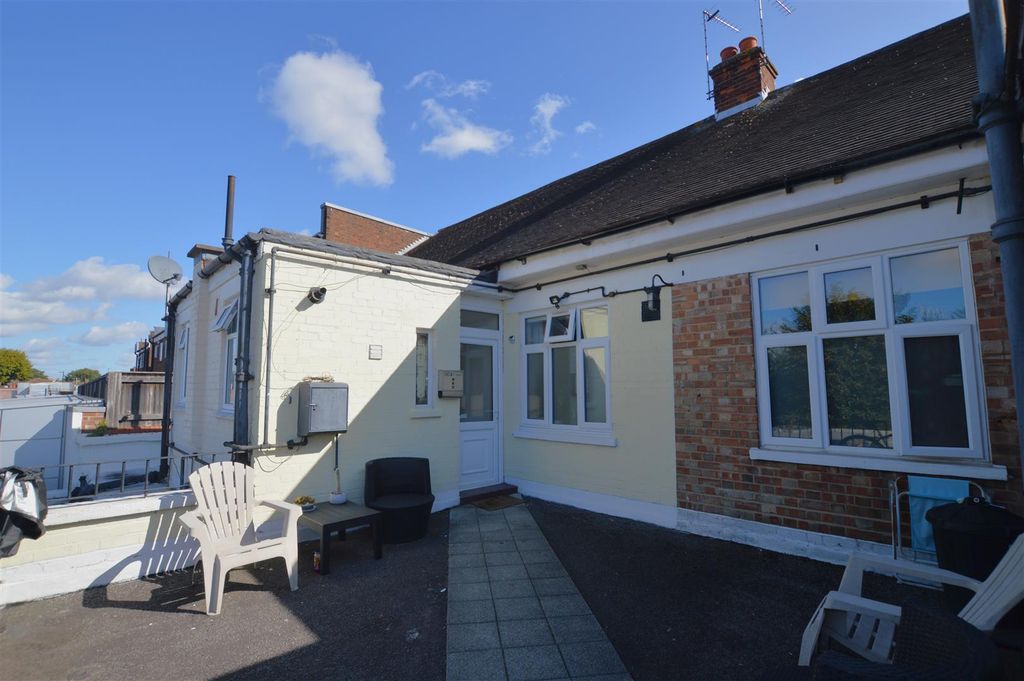 Property photo 1 of 10 50A High Street Roof Terrace.Jpg