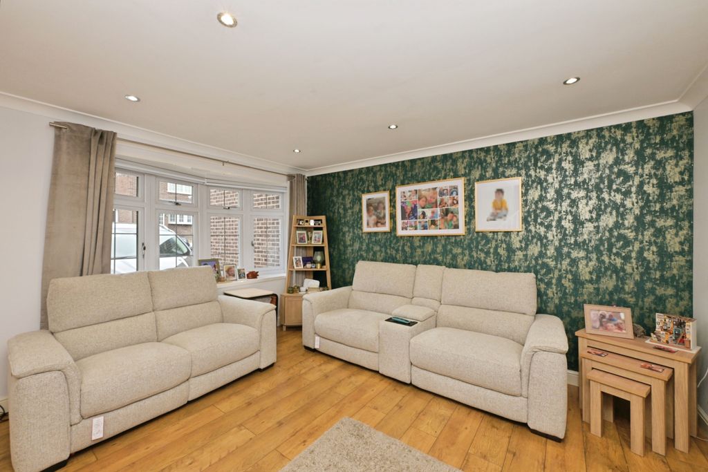 Property photo 3 of 19 Img_3611