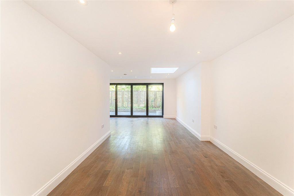 Property photo 3 of 17 Picture No. 25