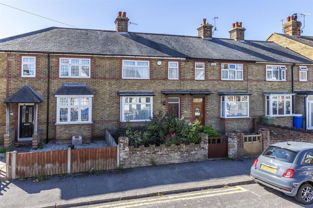 Property photo 1 of 32