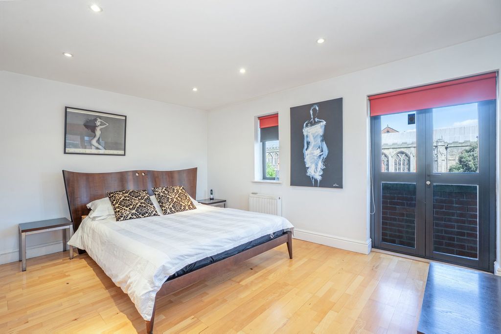 Additional image 20 of 3 bed penthouse for salePenthouse, Kings Court NG1