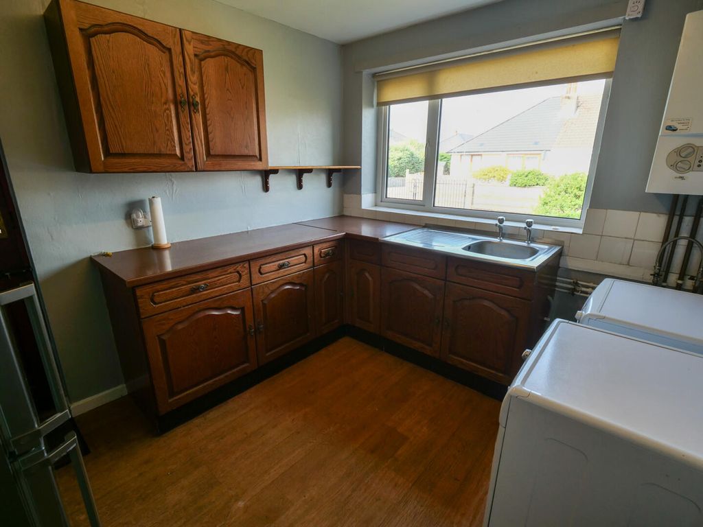 Property photo 3 of 10 Kitchen