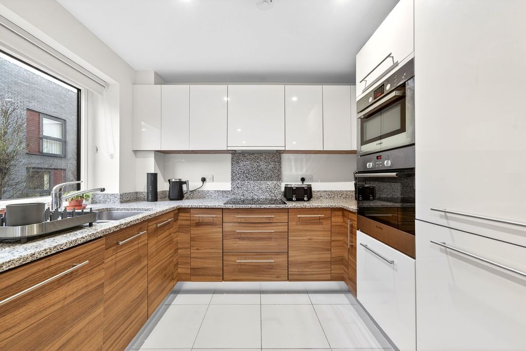 Property photo 2 of 10 Kitchen