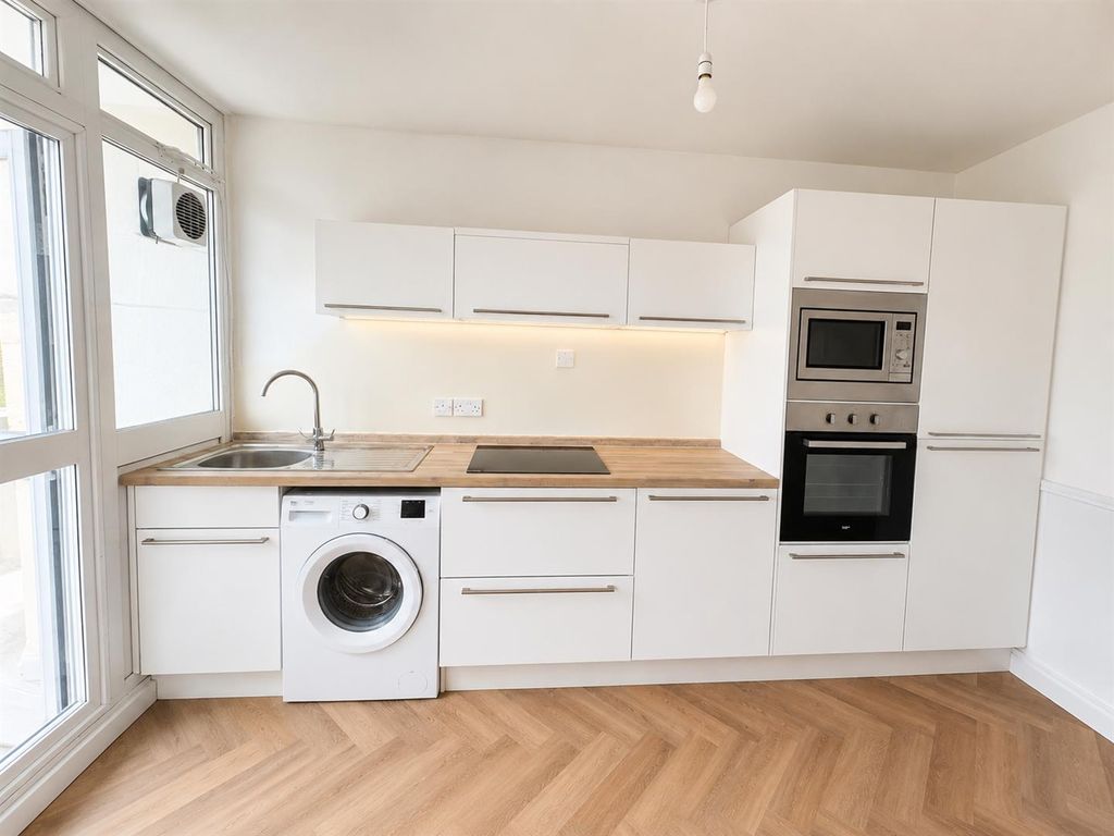 Property photo 2 of 7 F8F2d58d-303A-45Ec-9Afc-139d116cc148.Png