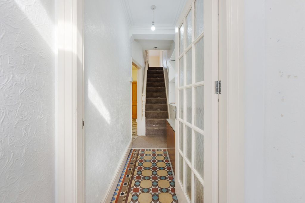 Property photo 2 of 31