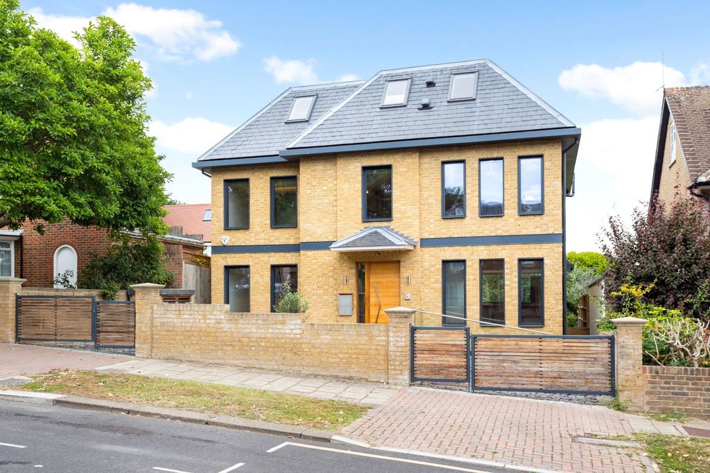 Property photo 3 of 14 Chartfield Road
