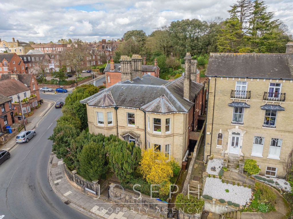 Property photo 1 of 23