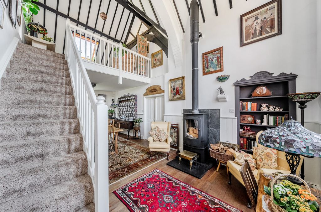 Property photo 2 of 33 1409954-9-69cc228...